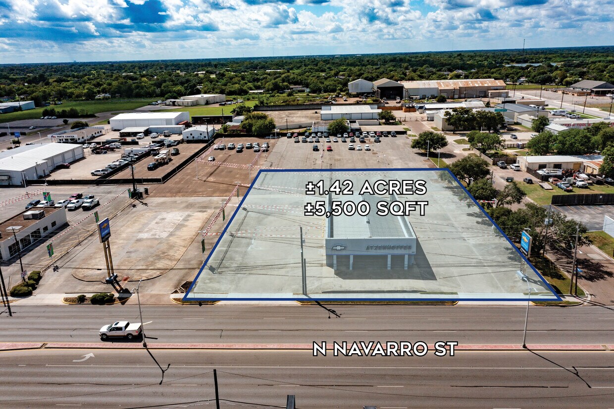 3407Navarro Property Photo 2