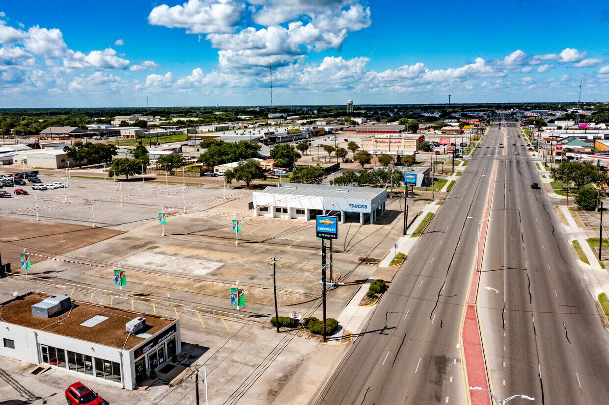 3407Navarro Property Photo 5