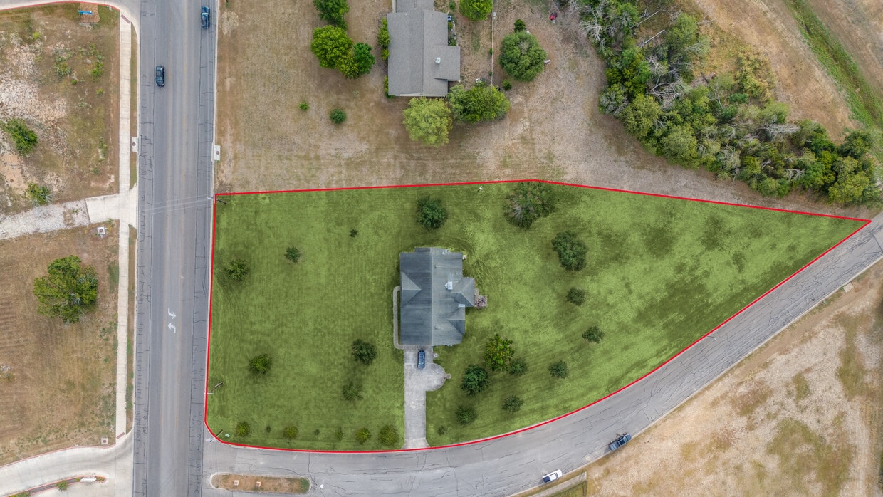 252WBorgfeld Property Photo 8