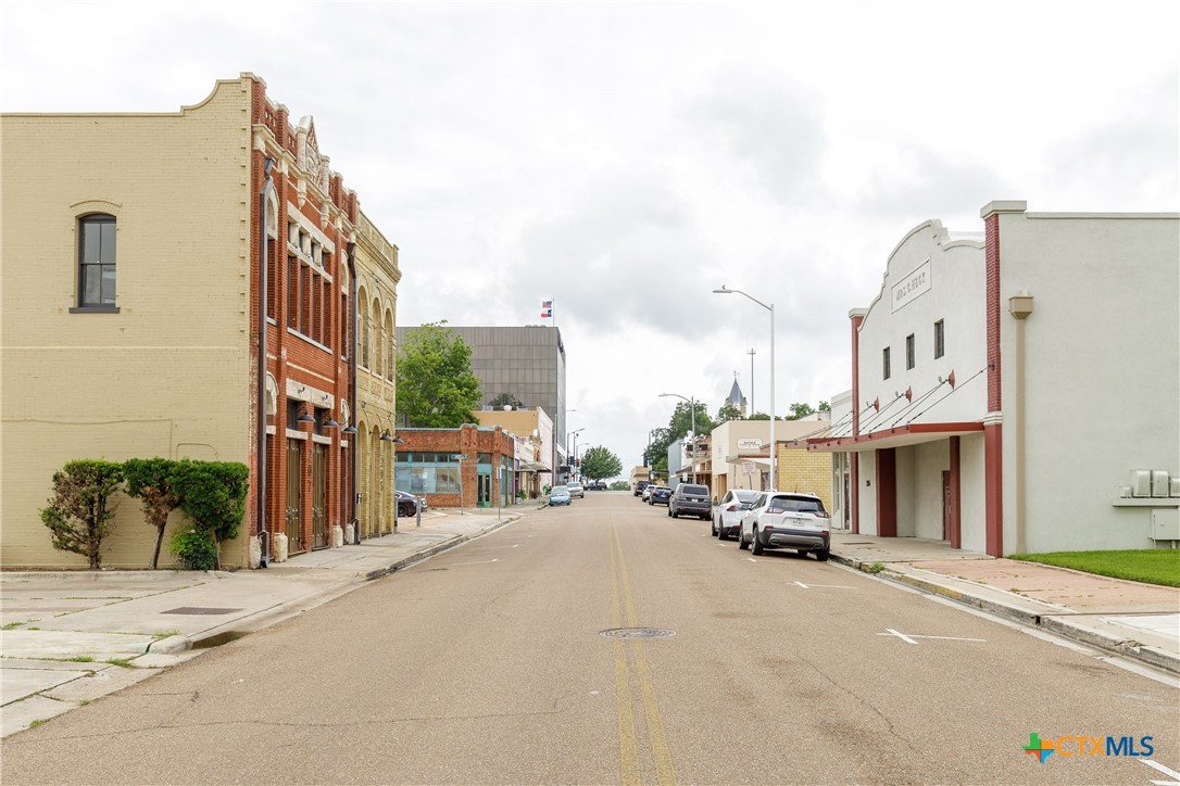 205 1/2 E Constitution Street Property Photo 1