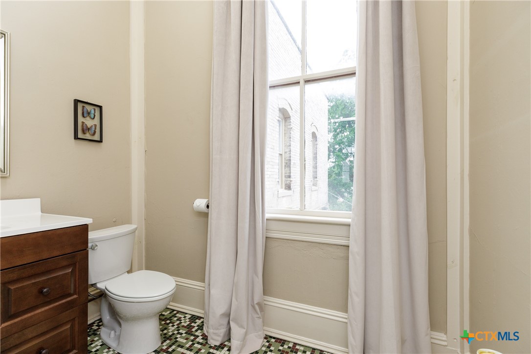 207 E Constitution Street 1 Property Photo 6