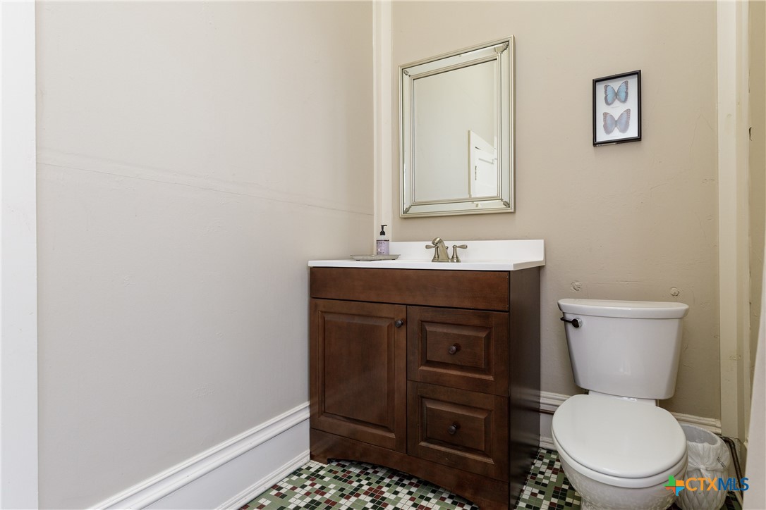 207 E Constitution Street 1 Property Photo 7
