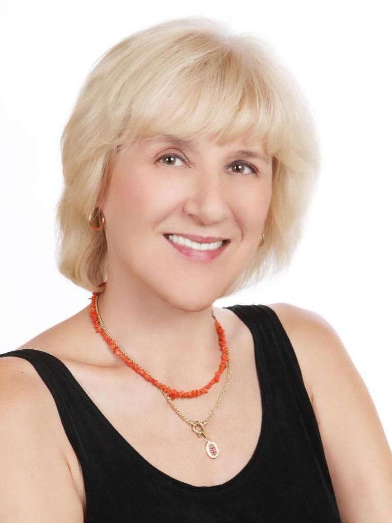 Zsuzsi Sayad Profile Photo