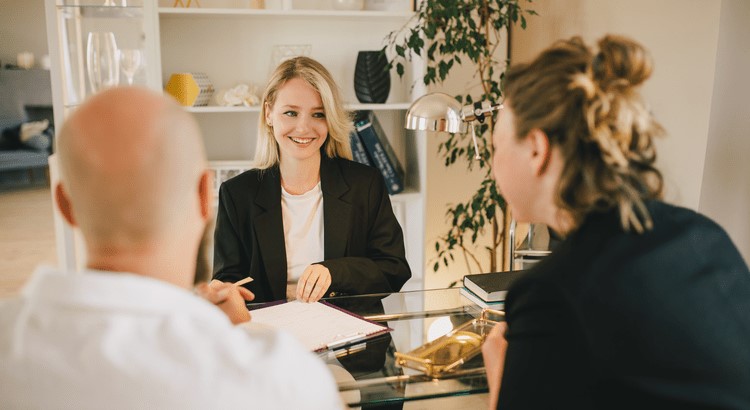 How To Choose a Great Local Real Estate Agent Main Photo
