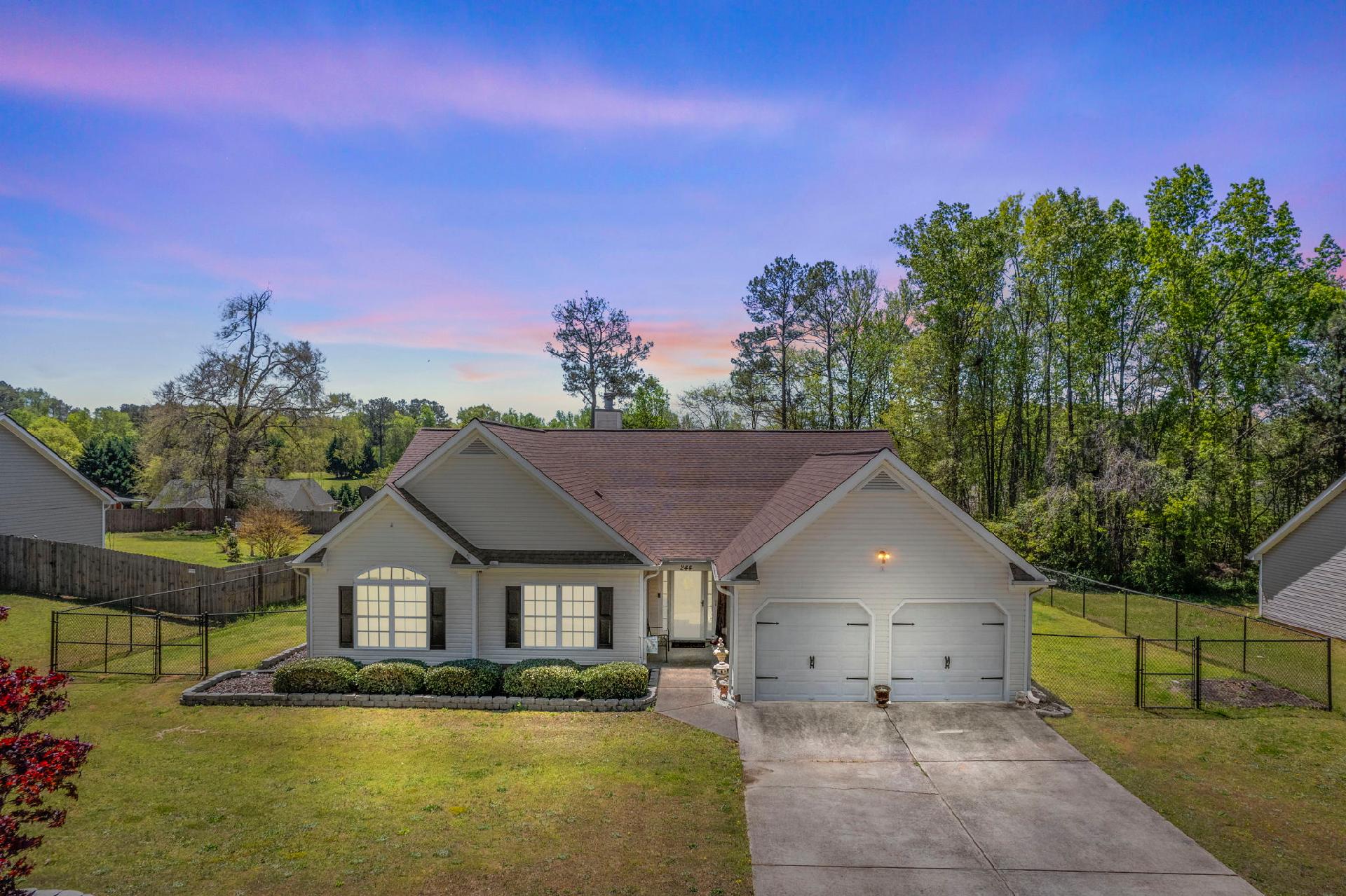 244 Hampton Oaks Circle Property Photo 1
