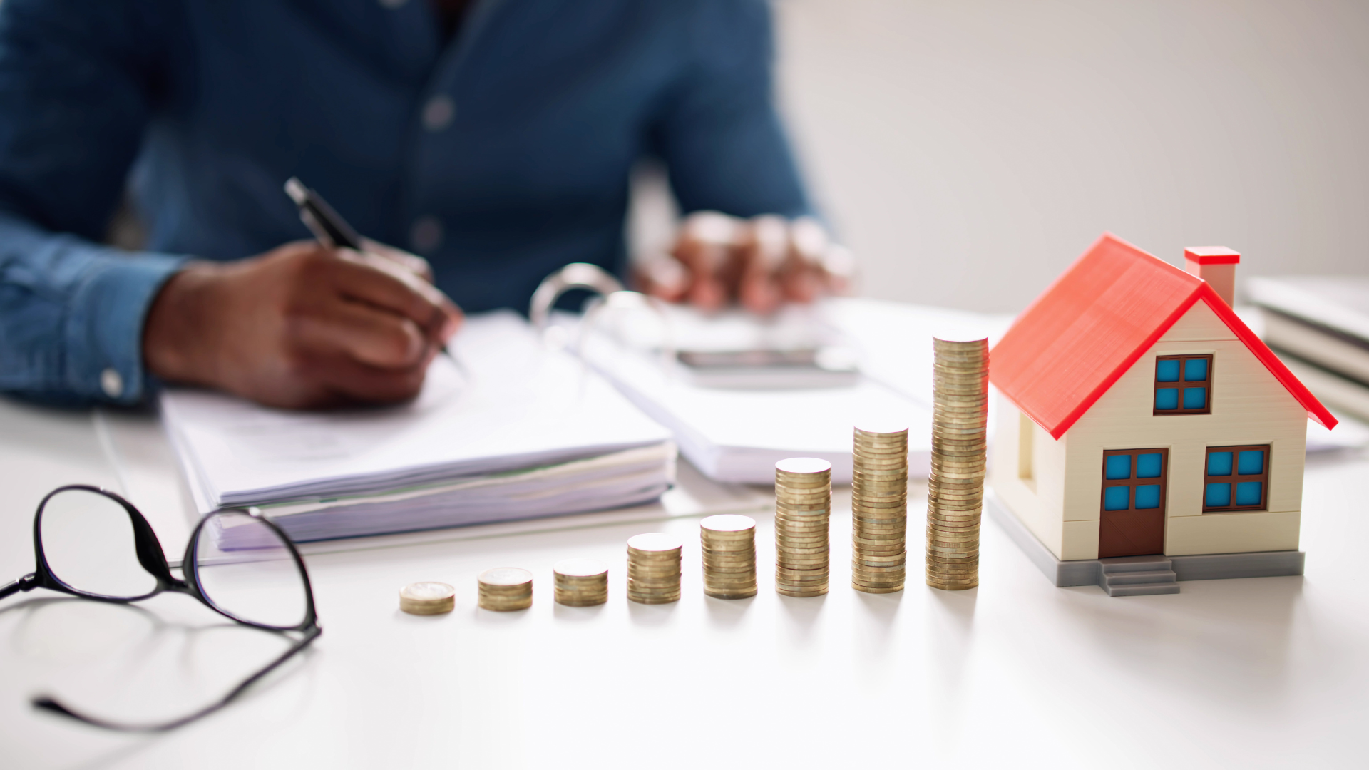 Pricing analysis and market review documents