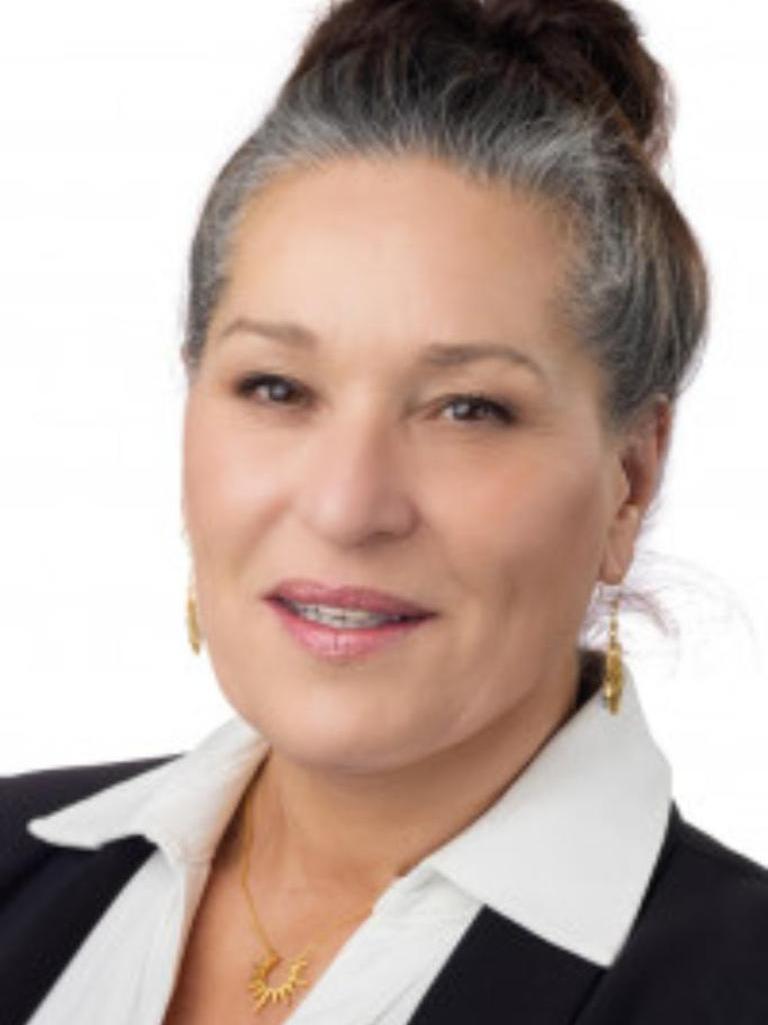 Suzanne Kapsalis