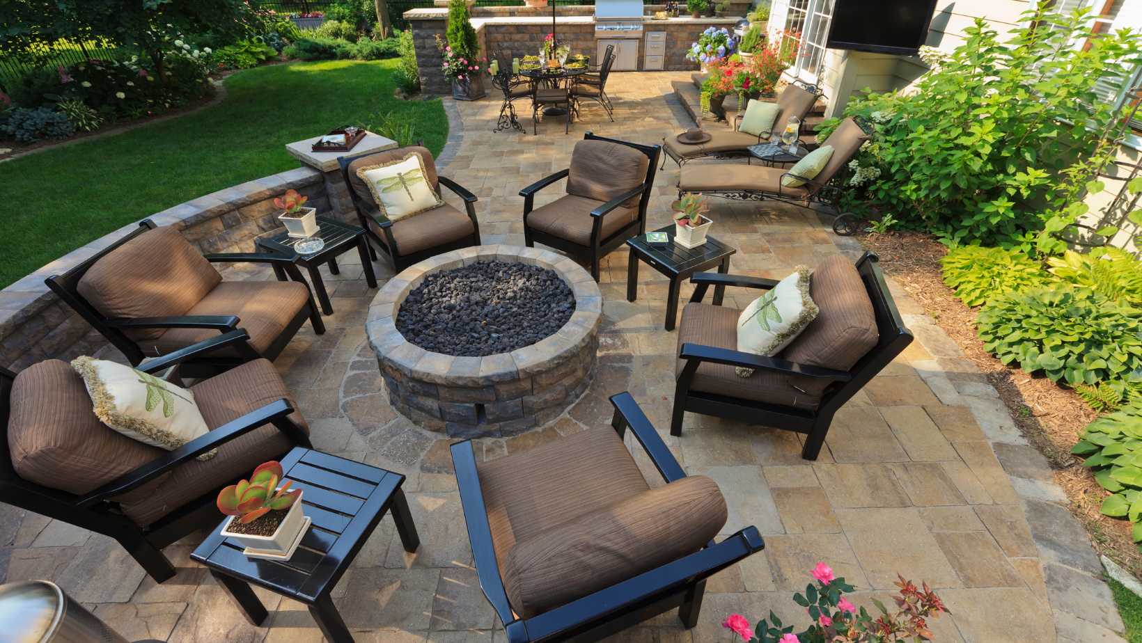 5 Tips to Spruce Up Your Small Outdoor Space Picture