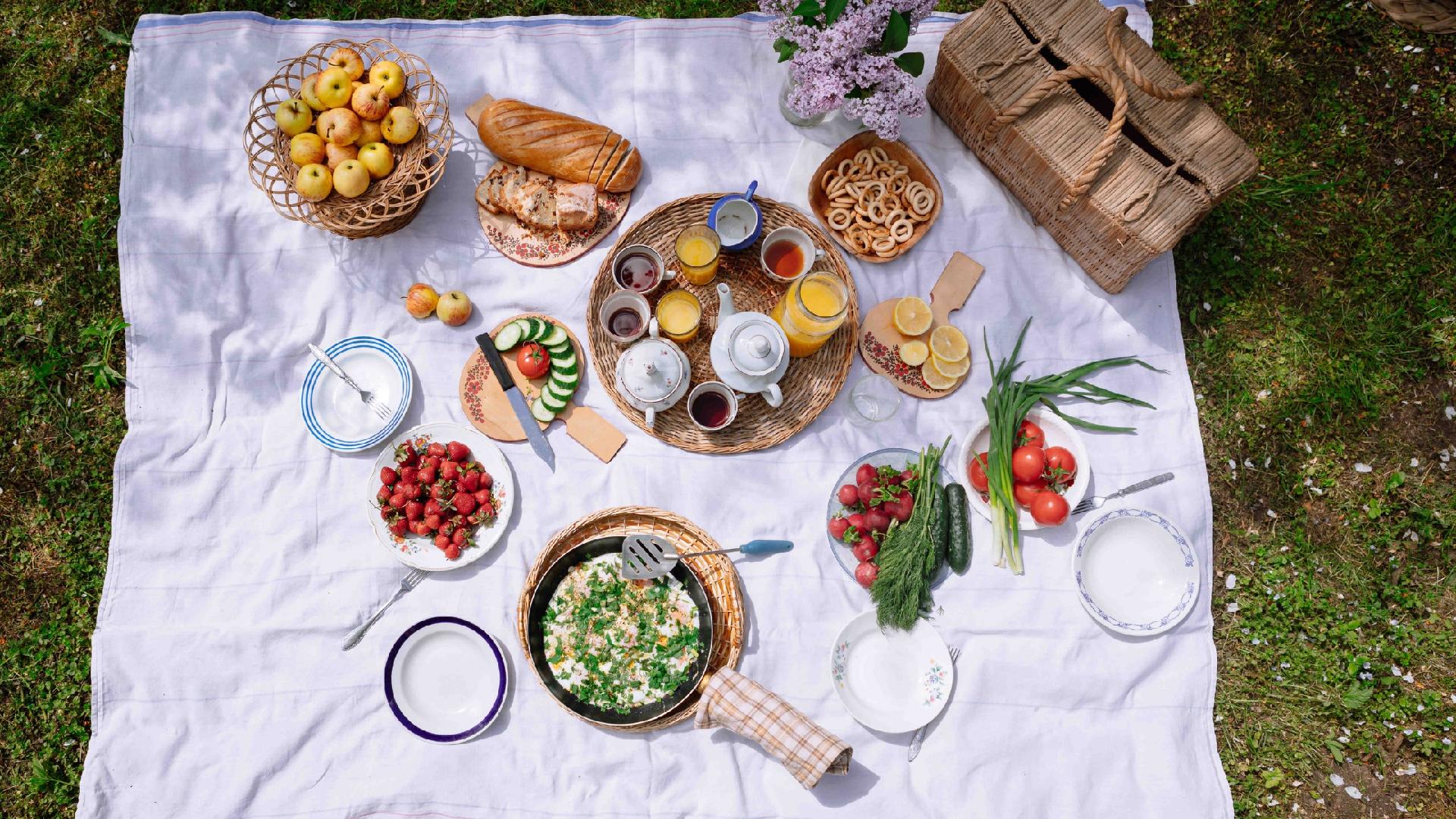 How to Plan the Perfect Picnic Main Photo