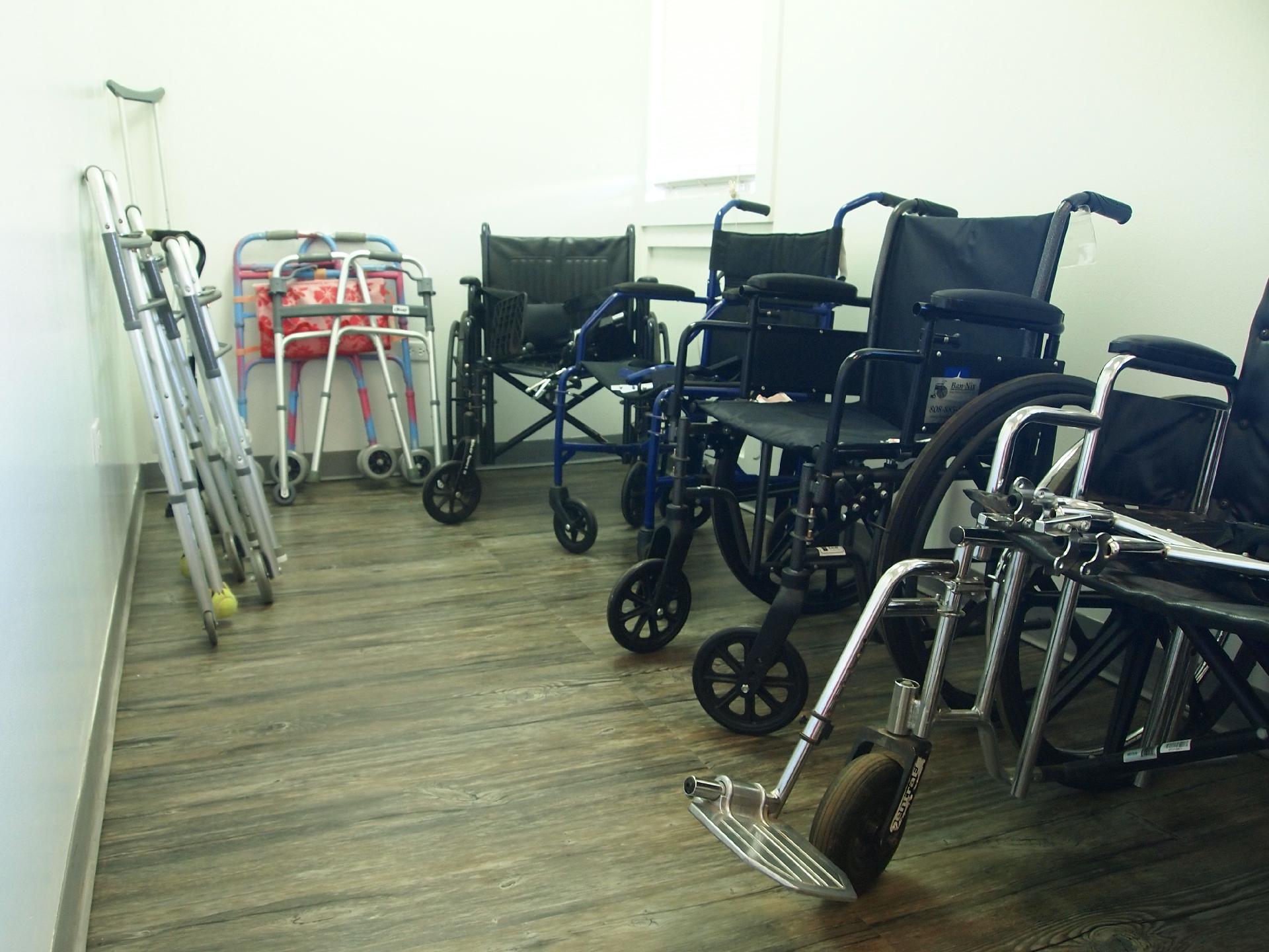 A Medical Loan Closet In Waikoloa - Giving Back Picture