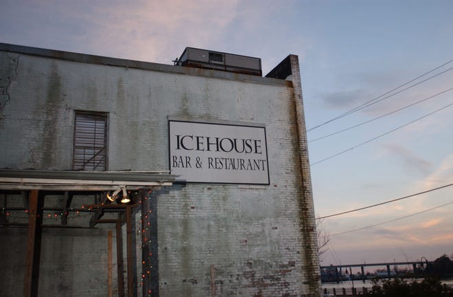 11 late, great Wilmington bars where we'd love to have one more beer Main Photo
