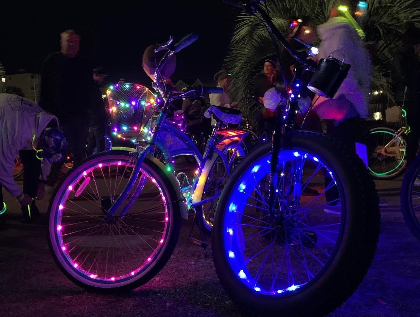 Li’l Friday: Veterans Day parade and concerts, Cliff Cash comedy, Neon Bike Brigade fundraiser Main Photo