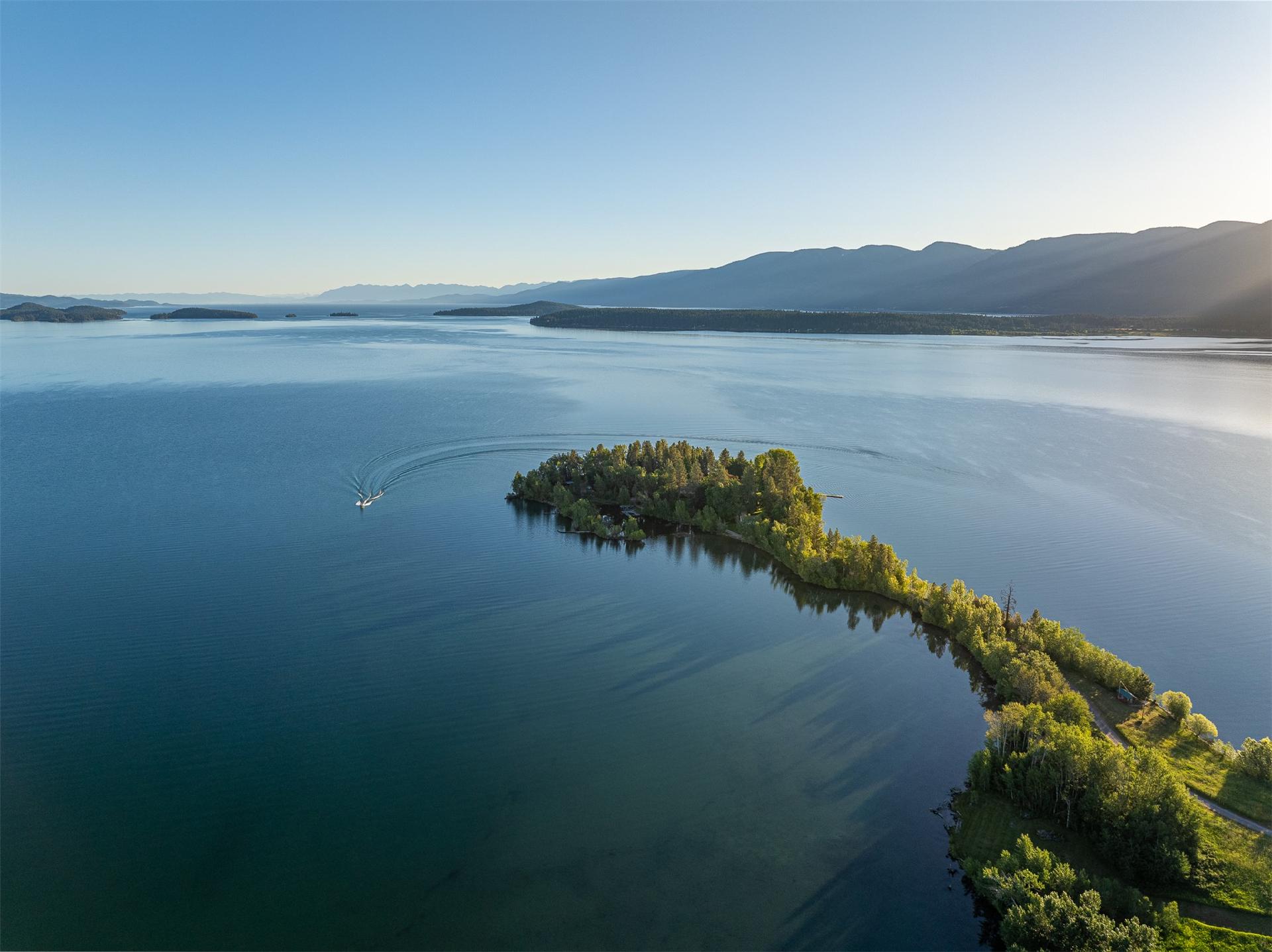 REAL ESTATE ROUNDUP: WATERFRONT PROPERTIES THAT DEFINE LAKESIDE LIVING Picture