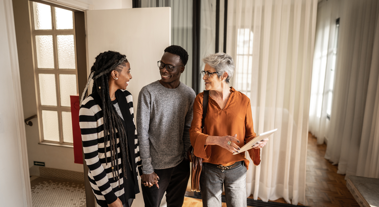 A Real Estate Agent Helps Take the Fear Out of the Market Main Photo