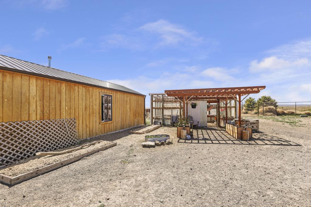 2097 E 2500 N Property Photo 47